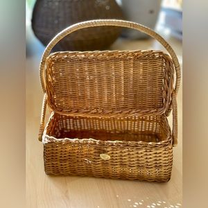 Farmhouse decor Vintage/Antique woven double handle rattan wicker basket
